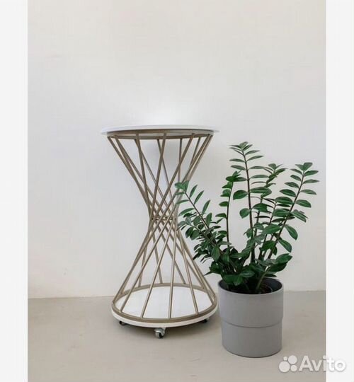 Столик для торжеств на колёсиках