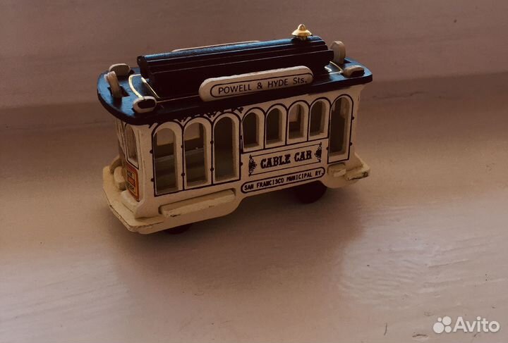 Трамвай игрушка