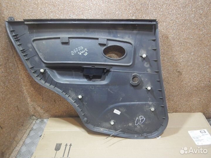 Обшивка двери задней правой Chevrolet Spark