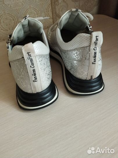 Кроссовки женские 38 размер