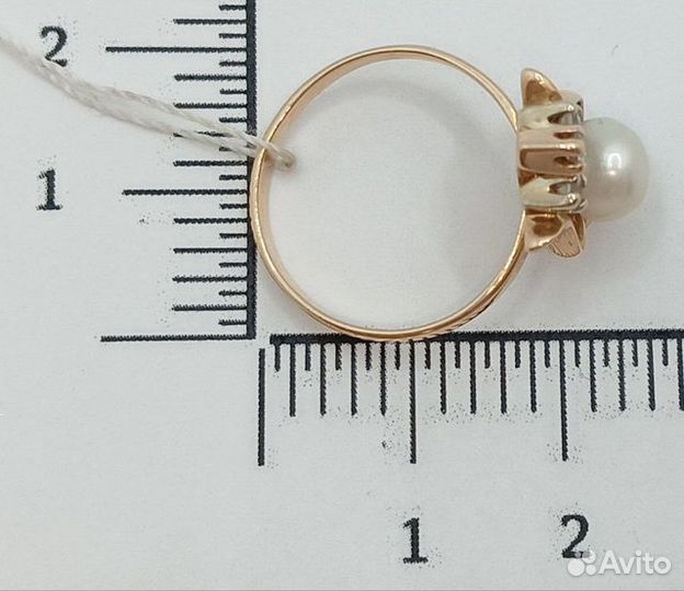 Золотое кольцо с камнем 18,5р