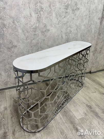 Консоль в гостиную Lux