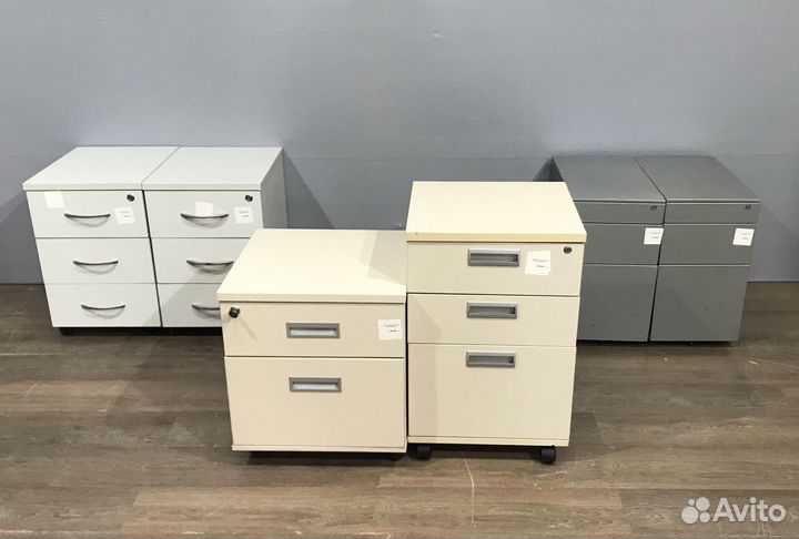 Светлая офисная тумба