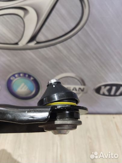 Рычаг подвески Nissan note E11 Лев