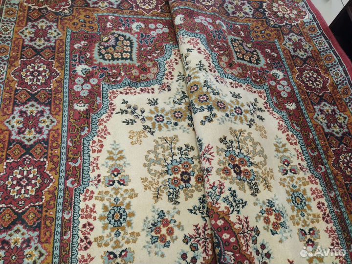 Ковер шерстяной