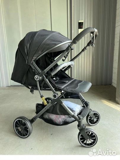 Прогулочная коляска с перекидной ручкой