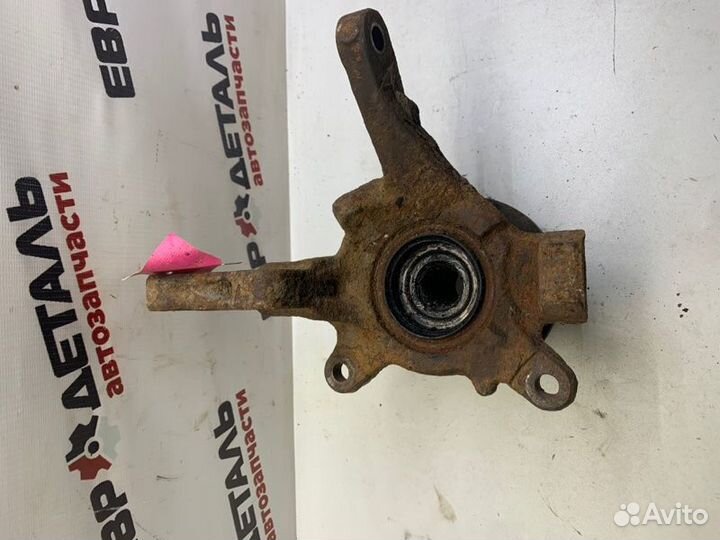 Кулак поворотный передний правый Mitsubishi