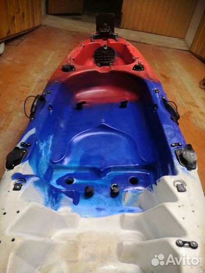 Каяк пластиковый