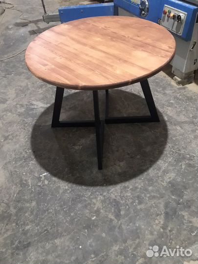 Обеденный стол