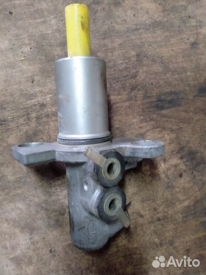 Главный тормозной целиндр audi A6