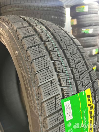 Kapsen SnowShoes AW33 255/35 R19 108H