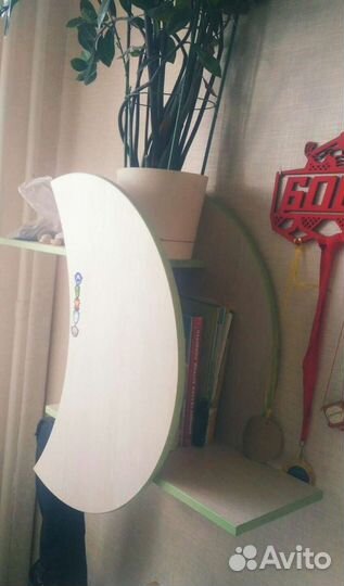 Полка навесная для книг в детскую