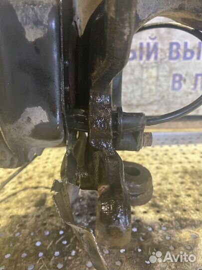 Кулак поворотный передний левый BMW 3 серия