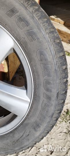 Bridgestone Ice Cruiser 7000 215/60 R16