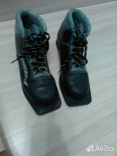 Продам Детскии лыжные ботинки размер 36