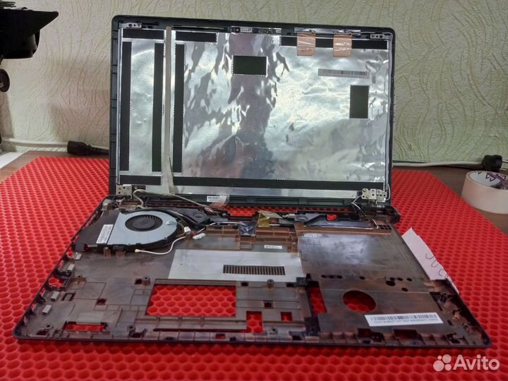 Ноутбук Asus X550C (разбор)