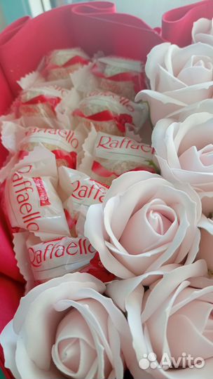 Подарок к 8 марта Конфеты, мыльные розы