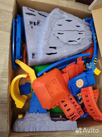 Hot wheels вулкан арена