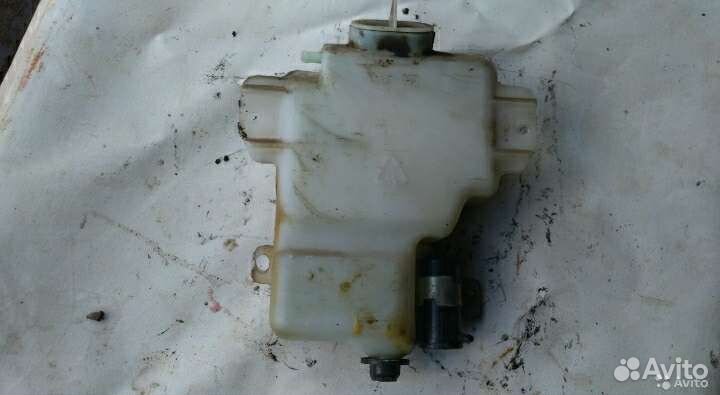 Бачок стеклоомывателя с моторчиком Мицуб Паджеро 2