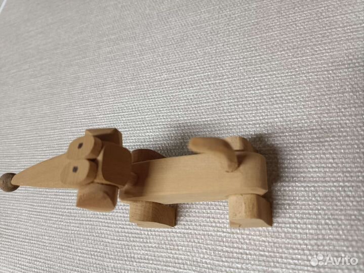 Заяц фигурка из дерева