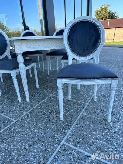Стол со стульями