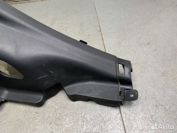 Накладка на стойку задняя левая Hyundai Solaris GI