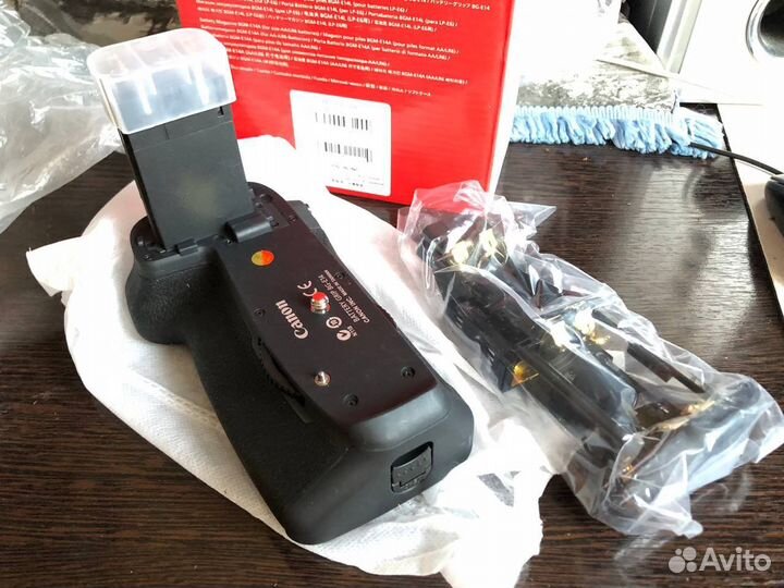 Батарейный блок Canon BG-E14