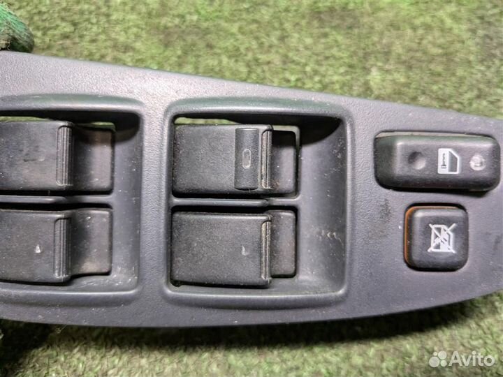 Блок управления стеклоподъемниками Toyota Avensis