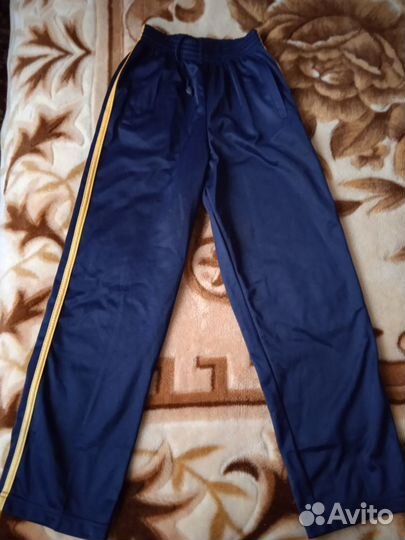 Продам спортивный костюм