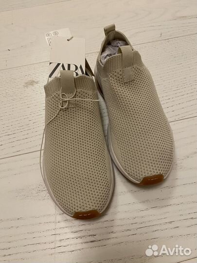 Новые Кроссовки zara 34