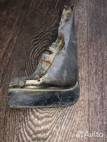 Брызговик передний правый Toyota Crown GS130 1GE