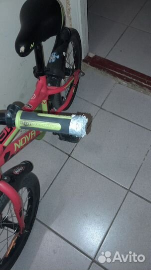 Детский двухколесный велосипед+ролики, б/у