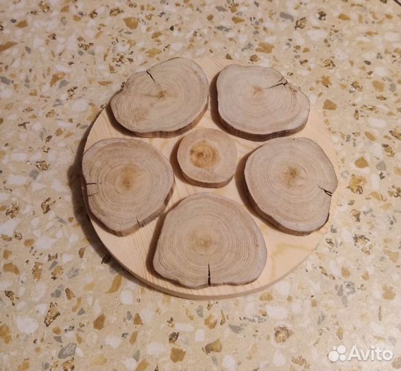 Подставка для пасхальных яичек с можжевельником