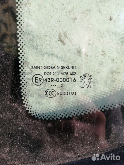 Форточка левая Пежо 3008