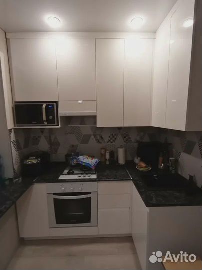 Гарнитур в потолок для очень маленькой кухни