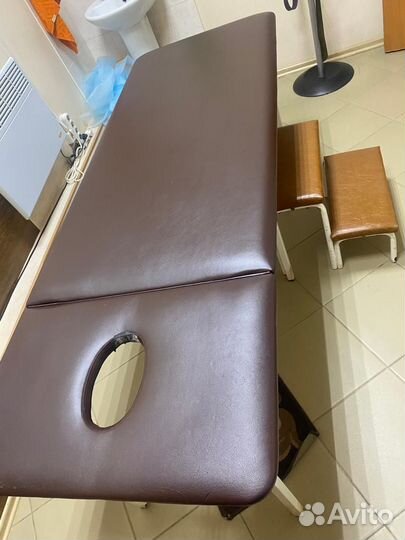 Массажная кушетка с вырезом