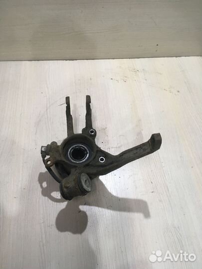 Кулак поворотный задний правый Ауди А8 D2