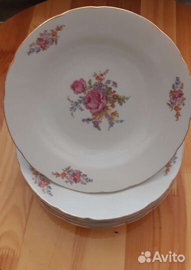 Столовая тарелка глубокая