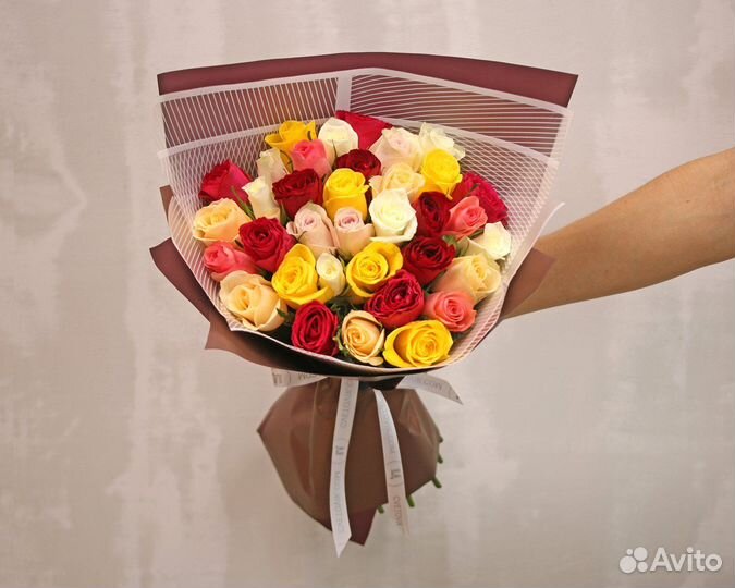 Букет из 35 роз микс 35-40 см (Кения) в упаковке