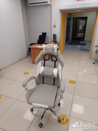 Игровое компьютерное кресло