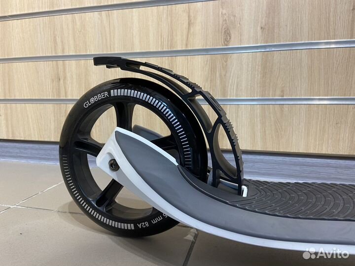 Самокат Globber One NL 205 Deluxe Белый