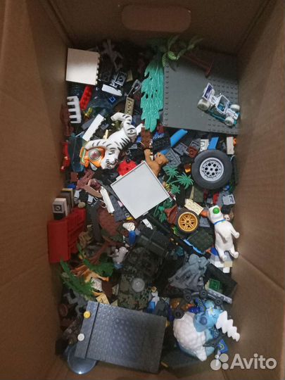 Коробка игрушек: Лего,хотвилс и т.д
