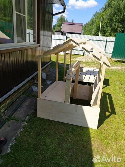 Песочница с крышей