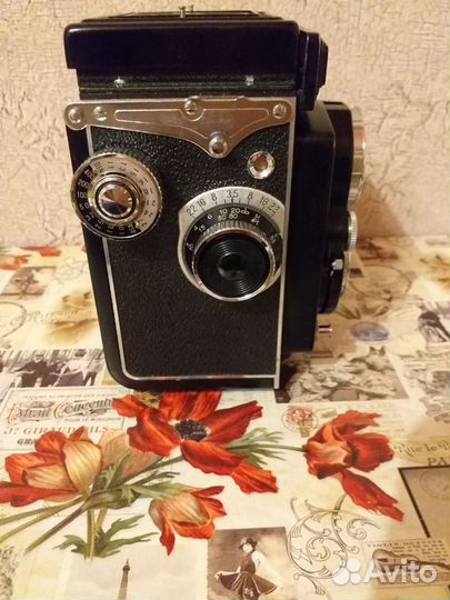 Антикварный фотоаппарат Yashica-635 1958 года