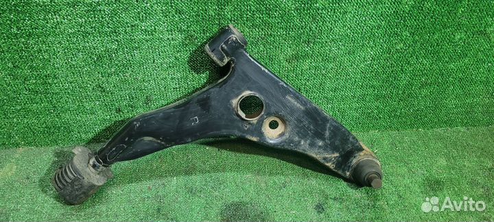 Рычаг передний правый Mitsubishi Carisma 2001