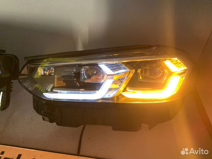 Передние фары на BMW X3 G01 Adaptive LED в сборе