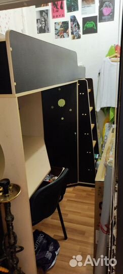 Детская кровать чердак со столом и шкафом