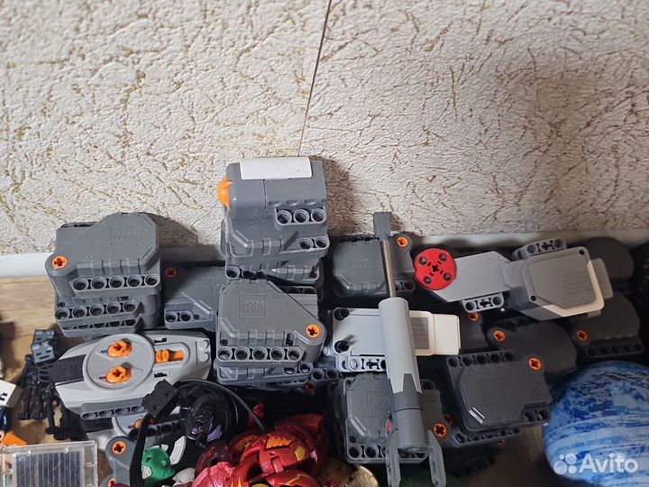 Лего оригинал,Техник, моторчик,амортизаторы, бу