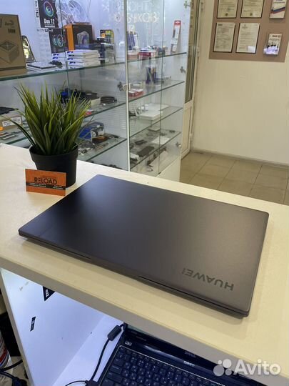 Новый Huawei matebook B3-520