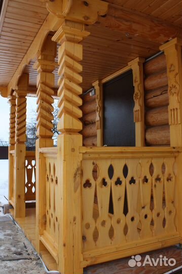 Крыльцо и заборы из дерева